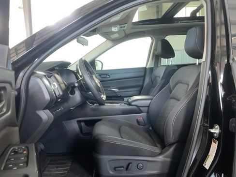 Used 2024 Nissan Pathfinder SV w/ SV Premium Package AWD/4WD image 6