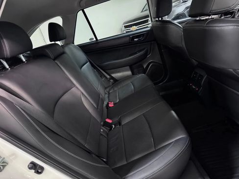 Used 2018 Subaru Outback 2.5i Limited AWD/4WD image 18