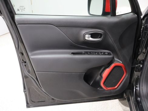 Certified 2023 Jeep Renegade Latitude w/ Sun/Sound Group AWD/4WD image 14