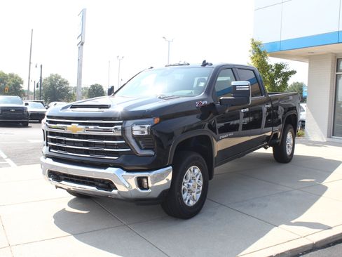 New 2026 Chevrolet Silverado 2500 LTZ w/ LTZ Convenience Package AWD/4WD image 11