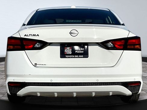 Used 2025 Nissan Altima 2.5 SV FWD image 6