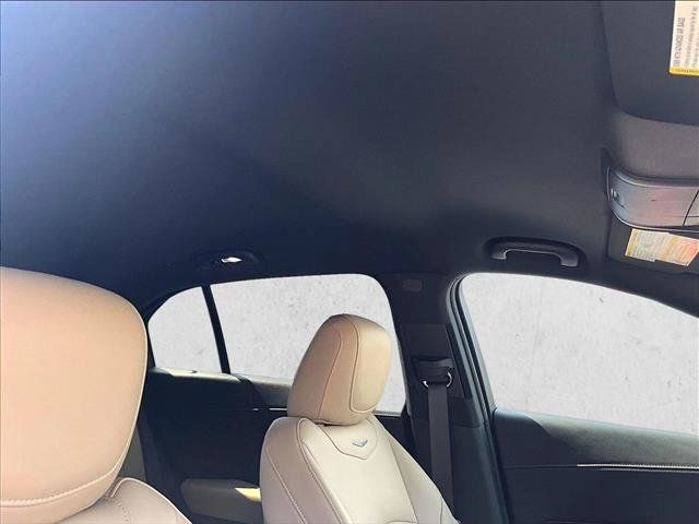 Used 2024 Cadillac XT4 Luxury w/ Cold Weather Package FWD image 17