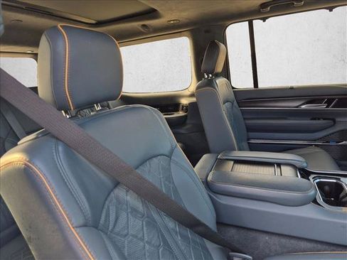 Used 2023 Jeep Grand Wagoneer Series III w/ Rear Seat Video Group 1 AWD/4WD image 15
