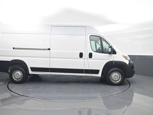 Used 2025 RAM ProMaster 2500 w/ Convenience Group FWD image 9
