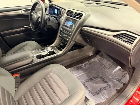 Used 2017 Ford Fusion SE w/ Fusion SE Technology Package FWD image 32