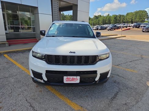 Used 2024 Jeep Grand Cherokee L Limited w/ Black Appearance Package RWD image 2