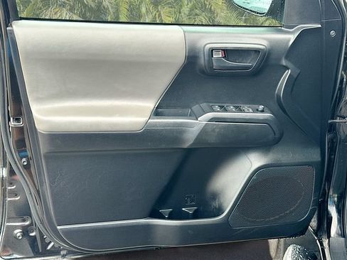 Used 2022 Toyota Tacoma SR AWD/4WD image 17