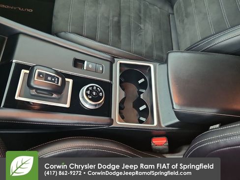 Used 2024 Mitsubishi Outlander SE image 30