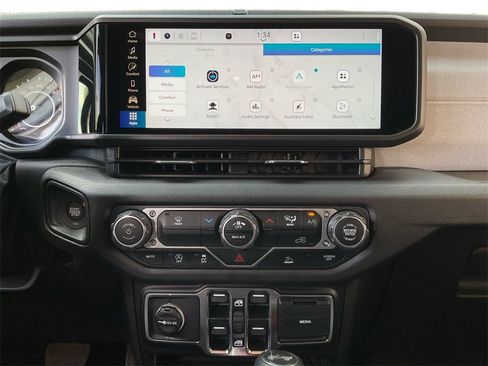 Used 2025 Jeep Wrangler Sport image 12