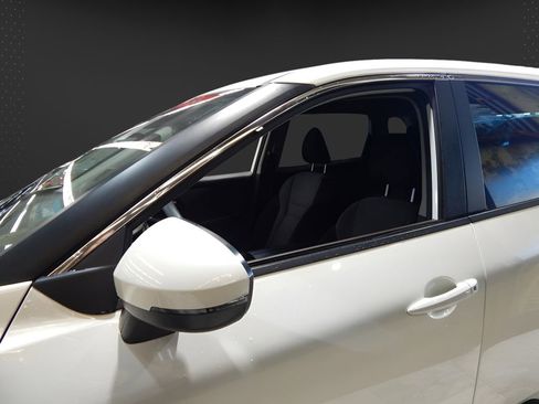 Used 2023 Nissan Rogue SV image 12