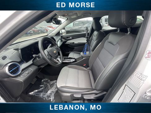 Certified 2025 Chevrolet Trax LT w/ LT Convenience Package FWD image 19
