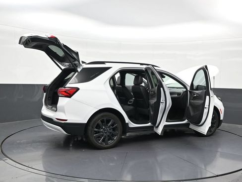 Used 2023 Chevrolet Equinox RS FWD image 32