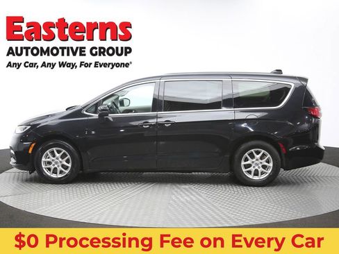 Used 2023 Chrysler Pacifica Touring-L FWD image 62
