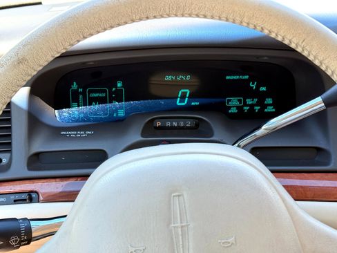 Used 1996 Lincoln Town Car Cartier image 10