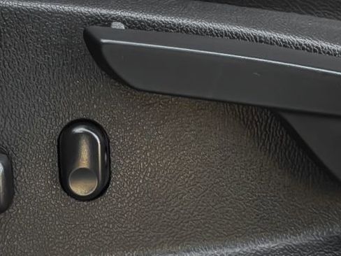 Used 2016 Chevrolet Colorado Z71 image 26