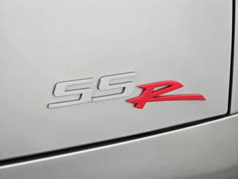 Used 2005 Chevrolet SSR w/ Preferred Equipment Group RWD image 16
