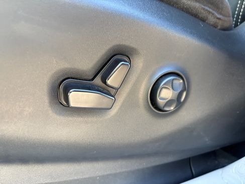Used 2023 Chrysler Pacifica Touring-L FWD image 27