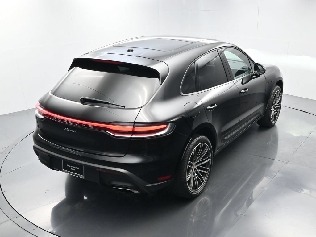 Certified 2025 Porsche Macan AWD/4WD image 38