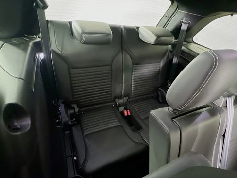 Used 2024 Land Rover Discovery Dynamic SE image 29