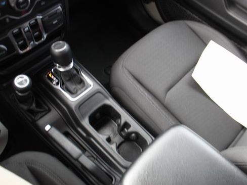 Used 2022 Jeep Gladiator Sport image 20