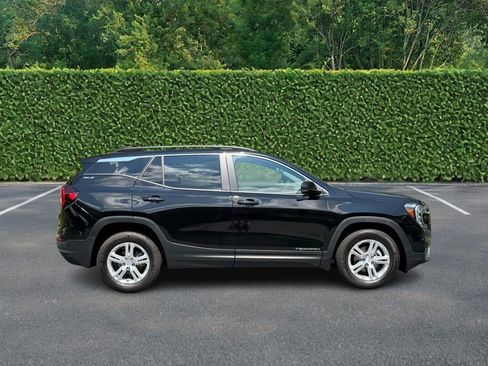 Used 2022 GMC Terrain SLE w/ Driver Convenience Package FWD image 2