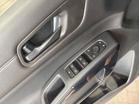 Used 2025 Nissan Pathfinder SV image 24