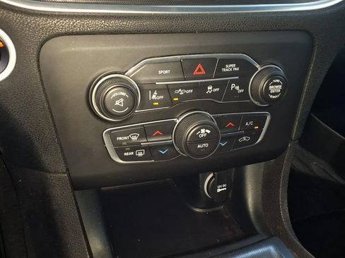 Used 2015 Dodge Charger R/T Scat Pack w/ Technology Group RWD image 30