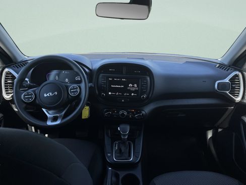 Used 2025 Kia Soul LX w/ LX Technology Package FWD image 24