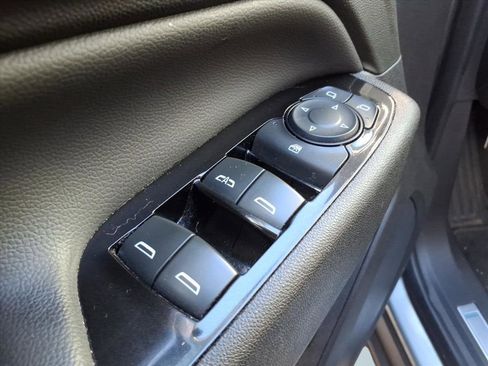 Used 2023 Chevrolet Equinox Premier image 12