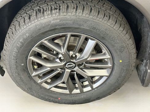 Used 2024 Nissan Rogue S AWD/4WD image 34