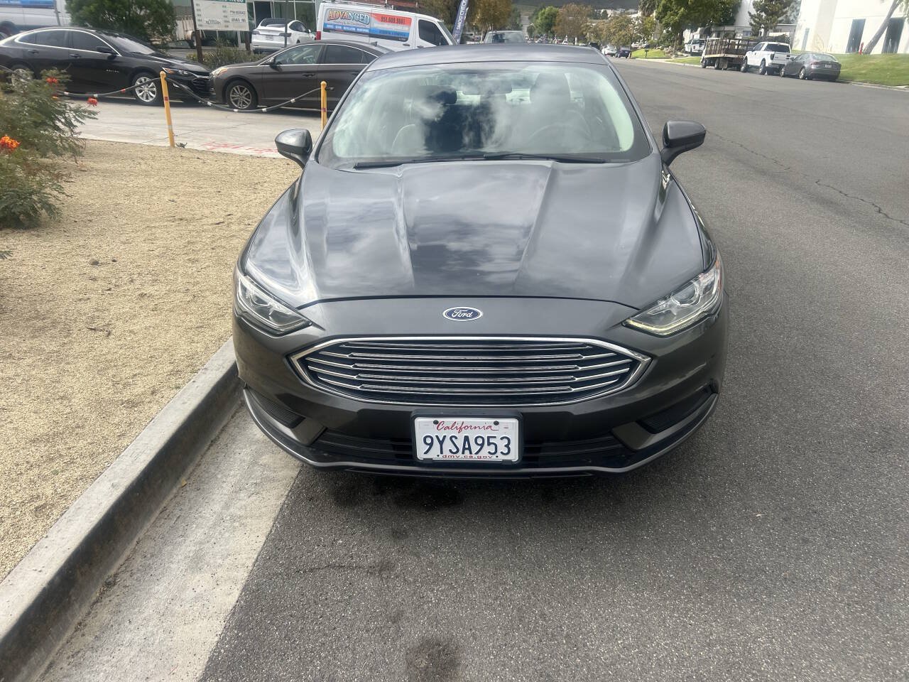Used 2017 Ford Fusion SE w/ Fusion SE Technology Package FWD image 3