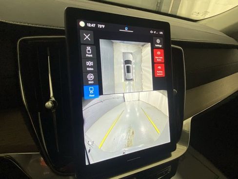 Certified 2025 Volvo XC90 B6 Plus image 25