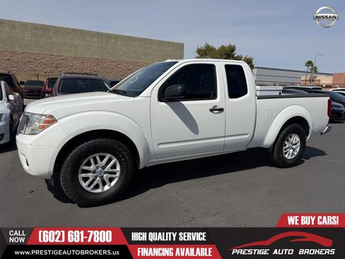 Used 2015 Nissan Frontier SV RWD image 3
