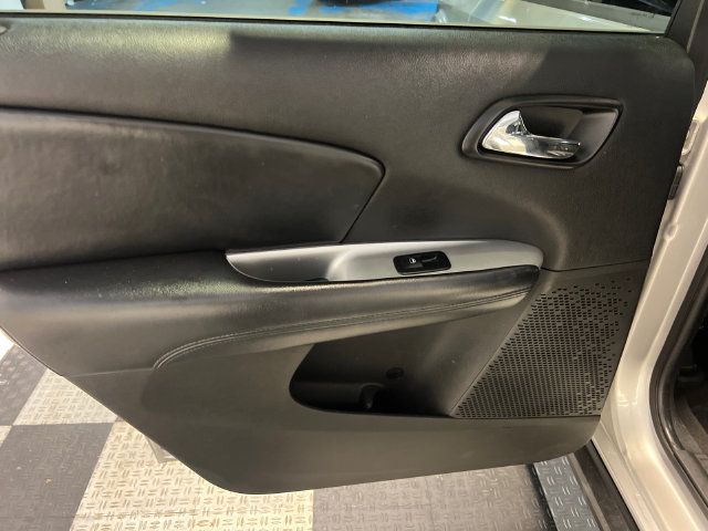 Used 2012 Dodge Journey SXT w/ Flexible Seating Group FWD image 17