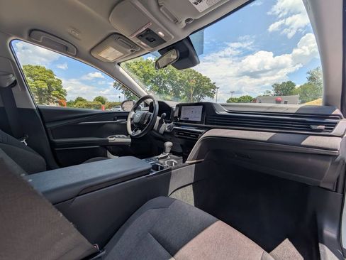 Used 2025 Toyota Camry LE FWD image 31