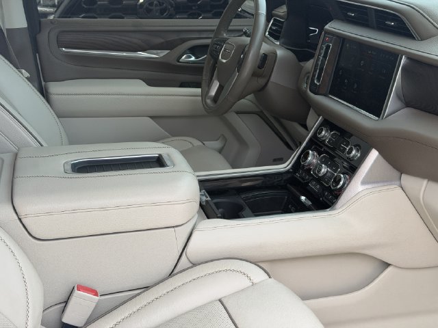 Used 2022 GMC Yukon Denali RWD image 16