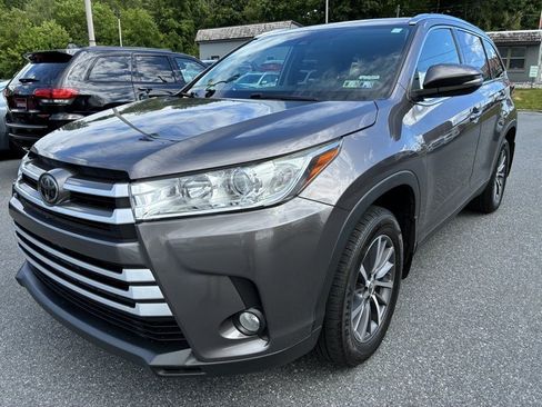 Used 2019 Toyota Highlander XLE AWD/4WD image 1
