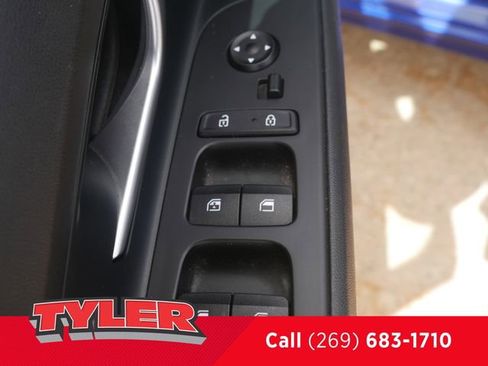 Used 2022 Hyundai Elantra Limited FWD image 19