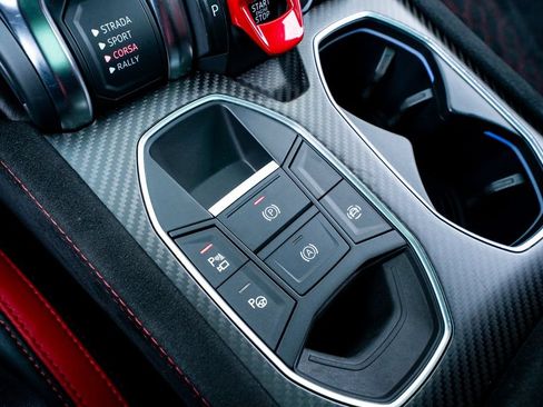 Used 2024 Lamborghini Urus Performante AWD/4WD image 52