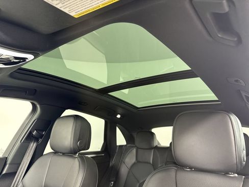 Certified 2024 Porsche Macan AWD/4WD image 42
