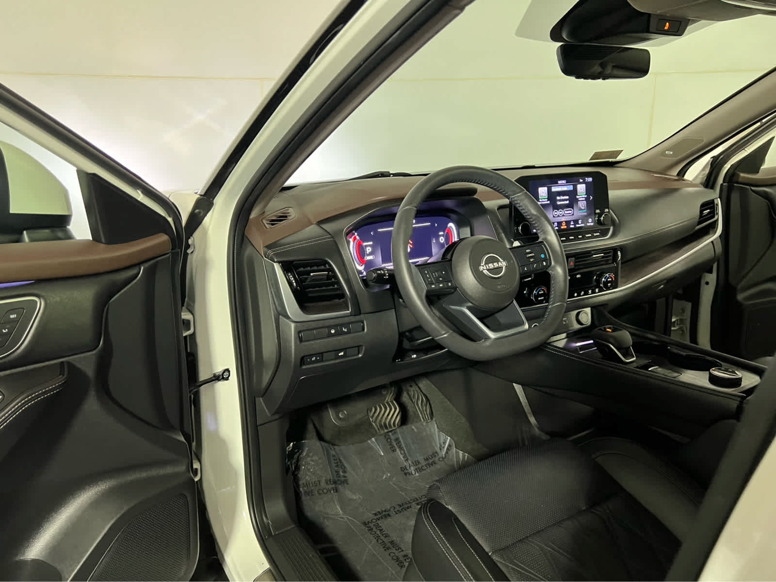 Used 2023 Nissan Rogue Platinum w/ Platinum Premium Package AWD/4WD image 23