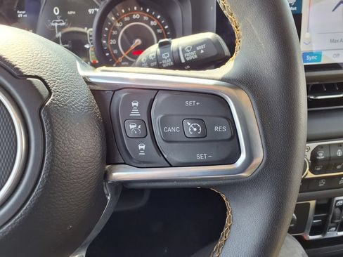 Used 2025 Jeep Wrangler Unlimited Sahara AWD/4WD image 14