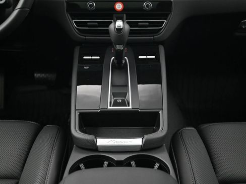 Used 2026 Porsche Macan AWD/4WD image 10
