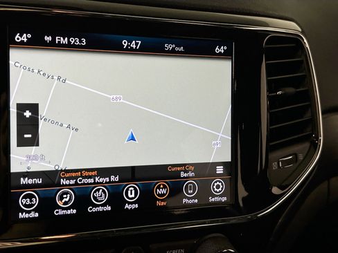 Used 2022 Jeep Grand Cherokee Laredo X image 11