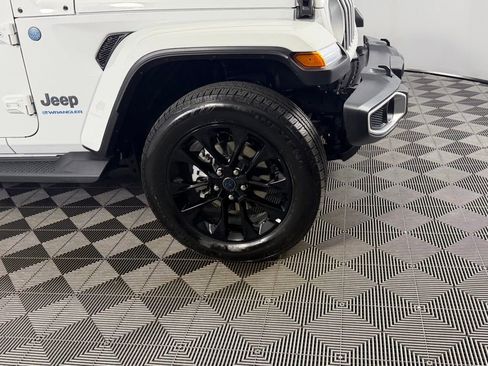 Used 2025 Jeep Wrangler Unlimited Sahara AWD/4WD image 12