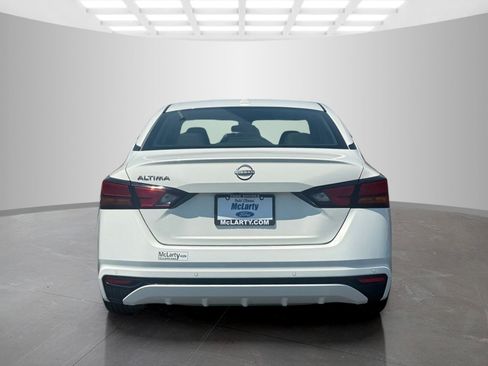 Used 2025 Nissan Altima 2.5 SV FWD image 4