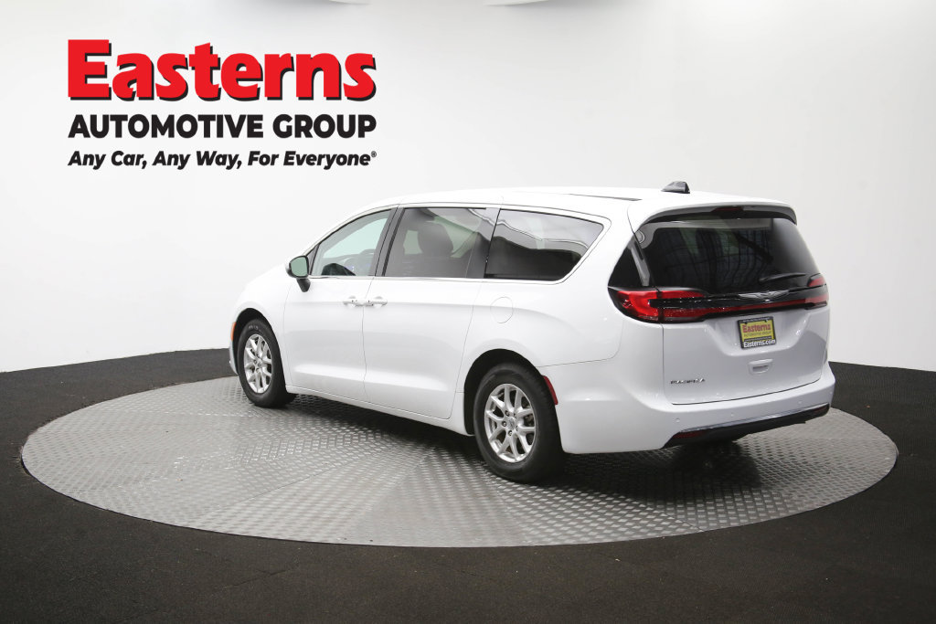 Used 2023 Chrysler Pacifica Touring-L FWD image 68