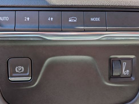 Used 2023 Cadillac Escalade Premium Luxury AWD/4WD image 15