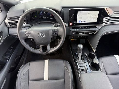 Used 2025 Toyota Camry SE image 12