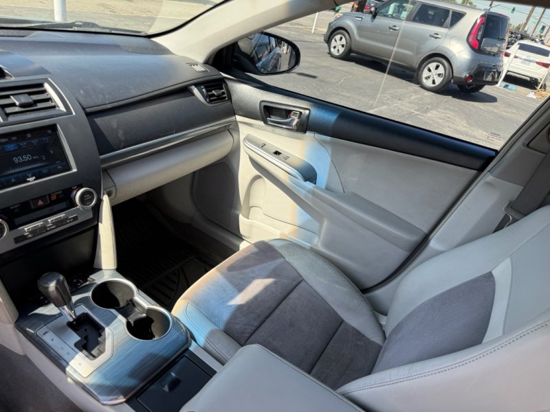 Used 2012 Toyota Camry XLE w/ Leather Pkg FWD image 17